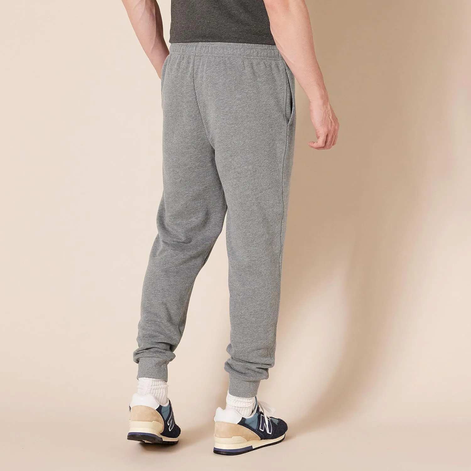 Amazon Essentials Men's Relaxed Joggers Sweatpants, Fleece, Comfortable Fit